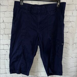 Size 18 Woman’s Lee Easy Fit Navy Cargo Navy Cargo Shorts. Great condition